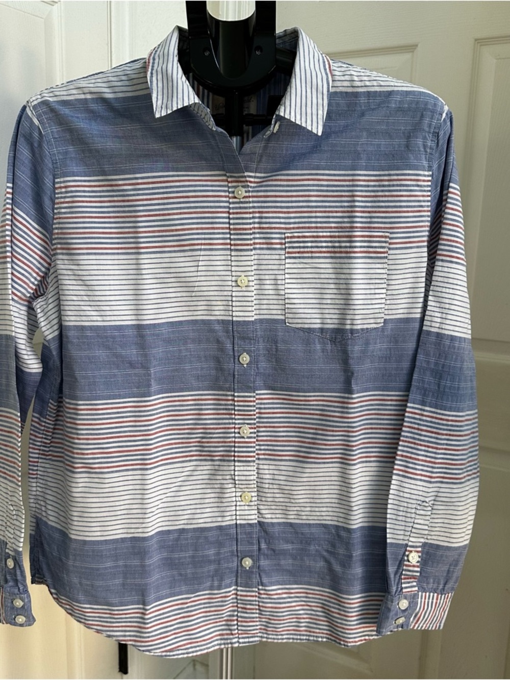 Universal Thread Alamosa Shirt Women’s Red, Blue, White Striped Button-Up Size M